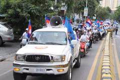  Người dân diễu hành ủng hộ đảng Nhân dân Campuchia (CPP). (Ảnh: Chanh Đa/TTXVN)
