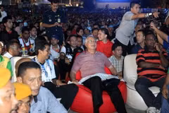Thủ tướng Malaysia xem chung kết World Cup cùng người hâm mộ