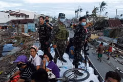 Bộ Quốc phòng ủng hộ quân đội Philippines 30.000 USD 