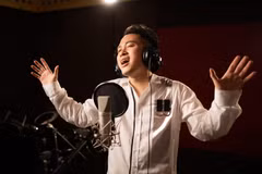 Đây là lần đầu tiên Tùng Dương thử sức ở một ca khúc theo thể loại RnB. (Ảnh: NVCC)
