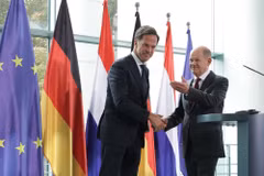 Thủ tướng Đức Olaf Scholz (phải) và Thủ tướng Hà Lan Mark Rutte tại cuộc gặp ở Berlin tháng 10/2022. (Nguồn: Getty Images)