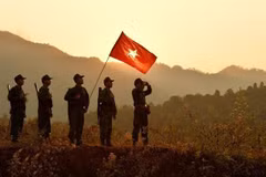 Các chiến sỹ Đồn Biên phòng A Pa Chải (Điện Biên) thực hiện chuyến tuần tra đầu năm. (Ảnh: Minh Đức/TTXVN)