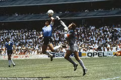 Những hình ảnh đáng nhớ về huyền thoại bóng đá Diego Maradona