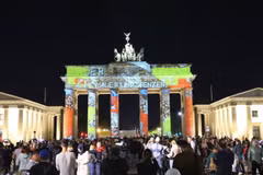Lễ hội ánh sáng tại Berlin kỷ niệm 30 năm tái thống nhất nước Đức
