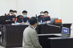 Đại diện Viện Kiểm sát tham gia phần xét hỏi bị cáo. (Ảnh: Phạm Kiên/TTXVN)