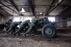 Lực lượng ly khai ở miền Đông Ukraine. (Ảnh: AFP/TTXVN)