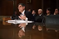 Bộ trưởng Tài chính Jack Lew trong phiên điều trần trước Tiểu ban dịch vụ tài chính Thượng viện Mỹ ngày 8/3. (Nguồn: AFP/TTXVN)