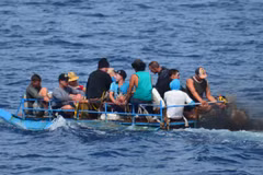 Người Cuba vượt biên trái phép sang Mỹ. (Nguồn: US Coast Guard)