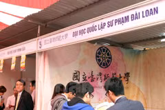 Các trường đại học Đài Loan giới thiệu cơ hội du học với sinh viên Việt Nam. (Ảnh: Lê Doãn Đức/Vietnam+)