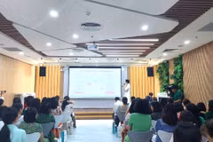 Các nữ Công đoàn viên Thông tấn xã Việt Nam tham dự hội thảo. (Ảnh: Minh Thu/Vietnam+)