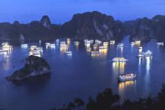 Du thuyền tại Vịnh Hạ Long. (Ảnh minh họa: Minh Đức/TTXVN)