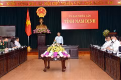 Chủ tịch UBND tỉnh Nam Định Phạm Đình Nghị phát biểu tại cuộc họp Ban Chỉ đạo phòng, chống dịch COVID-19 chiều 15/10. (Ảnh: Văn Đạt/TTXVN)