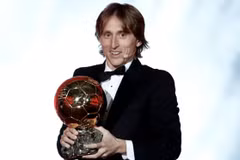 Tiền vệ người Croatia Luka Modric nhận giải thưởng Quả bóng vàng. (Nguồn: Reuters)