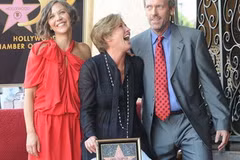 Emma Thompson (ở giữa) trong lễ gắn sao. (Nguồn: Getty Images)