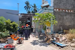 Hiện trường vụ nhà sập khiến 2 người thương vong. (Ảnh: Phan Sáu/TTXVN)