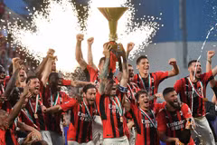 'Hạ gục nhanh' Sassuolo, AC Milan vô địch Serie A sau 11 năm chờ đợi