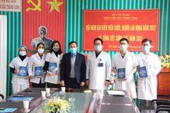 Công đoàn Thủ đô thăm các đơn vị tuyến đầu chống dịch dịp Tết Nhâm Dần