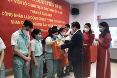 Bí thư Thành ủy Hà Nội Đinh Tiến Dũng thăm, chúc Tết người lao động