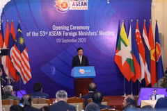 Phó Thủ tướng, Bộ trưởng Bộ Ngoại giao Phạm Bình Minh, Chủ tịch Ủy ban Quốc gia ASEAN 2020, phát biểu khai mạc. (Ảnh: Lâm Khánh/TTXVN)