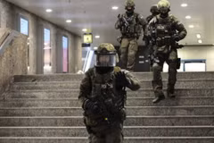 Cảnh sát Đức tại hiện trường vụ xả súng ở Munich. (Nguồn: cnn.com)