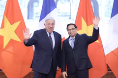 Thủ tướng Phạm Minh Chính tiếp Chủ tịch Thượng viện Cộng hòa Pháp Gérard Larcher. (Ảnh: Dương Giang/TTXVN)