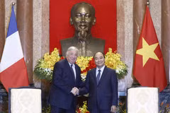 Chủ tịch nước Nguyễn Xuân Phúc tiếp Chủ tịch Thượng viện Cộng hòa Pháp Gérard Larcher. (Ảnh: An Đăng/TTXVN)