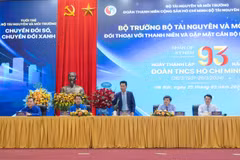 Bộ trưởng Bộ Tài nguyên và Môi trường đối thoại với thanh niên bộ nhân dịp Kỷ niệm 93 năm thành lập Đoàn Thanh niên Cộng sản Hồ Chí Minh. (Ảnh: Thanh Thảo/Vietnam+)