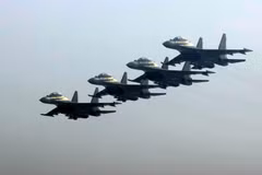 Phi đội Su30 MK2 sẽ biểu diễn chào mừng trong ngày khai mạc Triển lãm. (Ảnh: Trọng Đức/TTXVN)