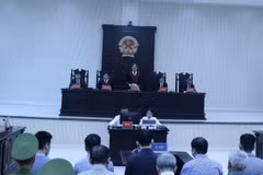 Hội đồng xét xử. (Ảnh: Đỗ Huyền/TTXVN)