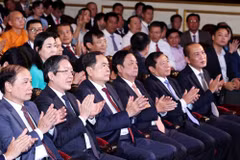 Chủ tịch Quốc hội Trần Thanh Mẫn và các đại biểu tham dự buổi lễ. (Ảnh: Thống Nhất/TTXVN)
