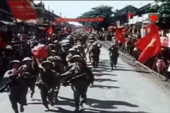 Khoảnh khắc hào hùng khi đoàn quân tiếp quản Thủ đô Hà Nội 10/10/1954