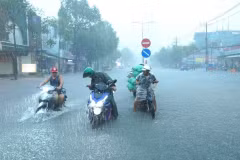 Mưa lớn gây ngập. (Ảnh: TTXVN phát)