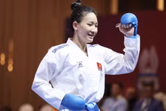 Vận động viên Hoàng Thị Mỹ Tâm thi đấu xuất sắc, giành huy chương Vàng nội dung Kumite hạng dưới 55kg nữ. (Ảnh: Minh Quyết/TTXVN)