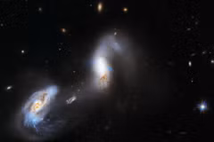 Hình ảnh mới về thiên hà AM 1214-255. (Nguồn: NASA)