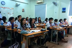 Học sinh lớp 9 Trường Trung học Cơ sở Huỳnh Khương Ninh (Quận 1) tăng tốc ôn thi lớp 10. (Ảnh: Thu Hoài/TTXVN)
