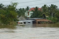 Xã Vĩnh Thạnh nằm phía Nam Nha Trang vẫn chìm trong lũ. (Ảnh: Đoàn Quang Đức)