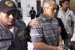 Pedro Pimentel bị áp giải về trại giam sau phiên xét xử. (Nguồn: Reuters/TTXVN)
