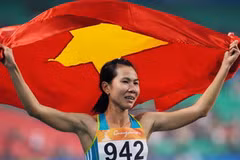 Trương Thanh Hằng vui mừng sau khi đoạt huy chương bạc nội dung 1.500 mét nữ. (Ảnh: Quốc Khánh/TTXVN).
