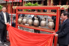 Bàn giao Bộ biên khánh. (Ảnh: Quốc Việt/Vietnam+)