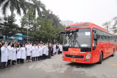 Chuyến xe yêu thương miễn phí chở bệnh nhân và người thân về quê dịp Tết 
