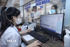 Bộ Y tế chủ trì, phối hợp với Bộ Công an hoàn thành việc tích hợp sổ sức khỏe điện tử trên hệ thống VNeID cho 100% người dân trước ngày 30/6/2027 để người dân khi đi khám bệnh chỉ cần mang theo Căn cước công dân, không phải mang sổ giấy hay làm lại các xét nghiệm không cần thiết. 
