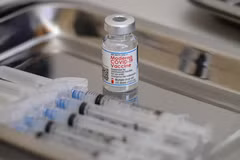 Vaccine ngừa COVID-19 của Moderna. (Ảnh: AFP/TTXVN)