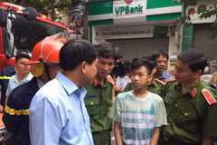 Chủ tịch Ủy ban nhân dân Thành phố Hà Nội Nguyễn Đức Chung trực tiếp có mặt chỉ đạo ở hiện trường. (Ảnh: PV/Vietnam+)