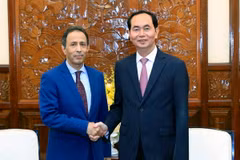 Chủ tịch nước Trần Đại Quang tiếp Đại sứ UAE Khalid Ibrahim Abdulaziz Shohail Al Qahtani. (Ảnh: Nhan Sáng/TTXVN)