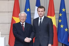Tổng Bí thư Nguyễn Phú Trọng và Tổng thống Cộng hòa Pháp Emmanuel Macron. (Ảnh: Trí Dũng/TTXVN)