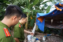 Bắt quả tang xưởng tẩy trắng mực ôi bằng hóa chất ở quận Tây Hồ