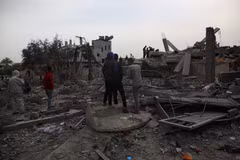 Cảnh đổ nát sau cuộc không kích của Israel xuống Dải Gaza ngày 29/3/2024. (Ảnh: THX/TTXVN)