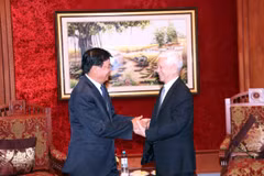 Nguyên Chủ tịch nước Nguyễn Minh Triết gặp Tổng Bí thư, Chủ tịch nước Lào Thongloun Sisoulith. (Ảnh: Xuân Khu/TTXVN)