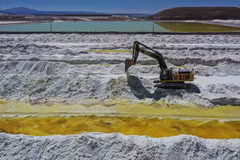 Một mỏ lithium ở sa mạc Atacama (Chile). (Nguồn: The Guardian)