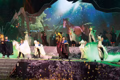 Chương trình nghệ thuật tại Lễ Khai mạc Festival Cao nguyên Trắng Bắc Hà 2024. (Ảnh: Quốc Khánh/TTXVN)